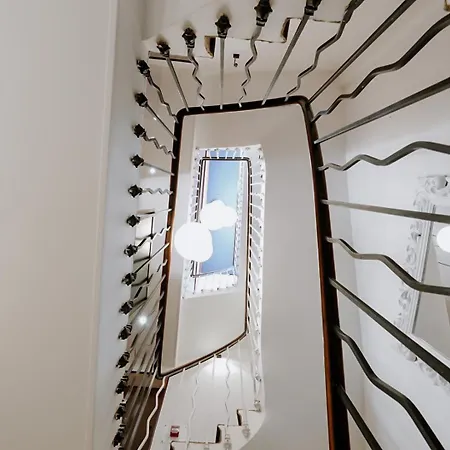 فندق Ideal Sejour - Stylish Boutique With Quiet Garden 3*