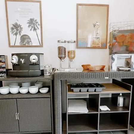 فندق Ideal Sejour - Stylish Boutique With Quiet Garden 3*