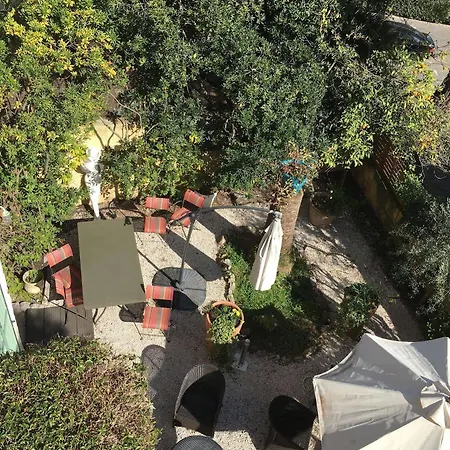 فندق Ideal Sejour - Stylish Boutique With Quiet Garden 3*